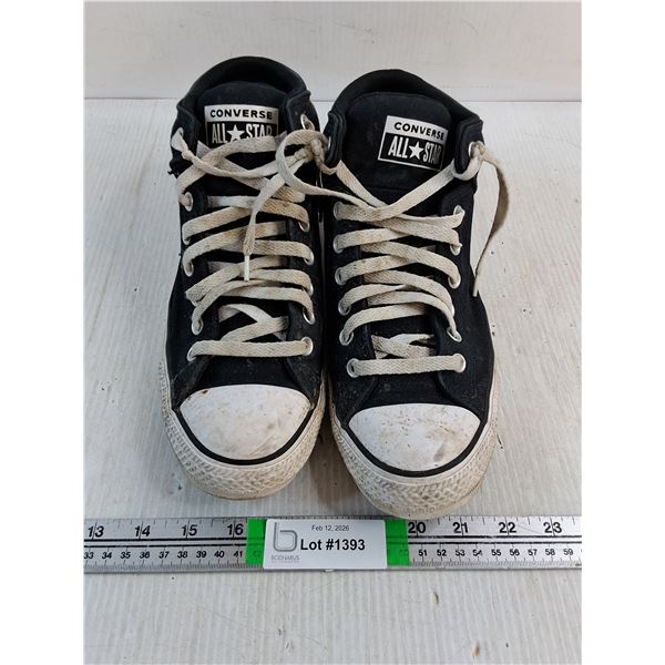 Pair of Black Converse Low Top Sneakers-Size Men's 10.5