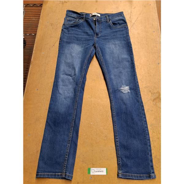 Pair of Levi Jeans-Size in last picture