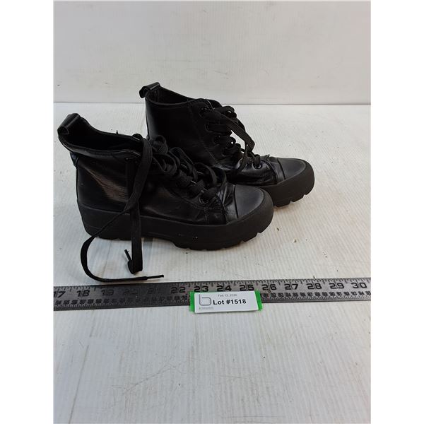 Women's Size 6 Boots