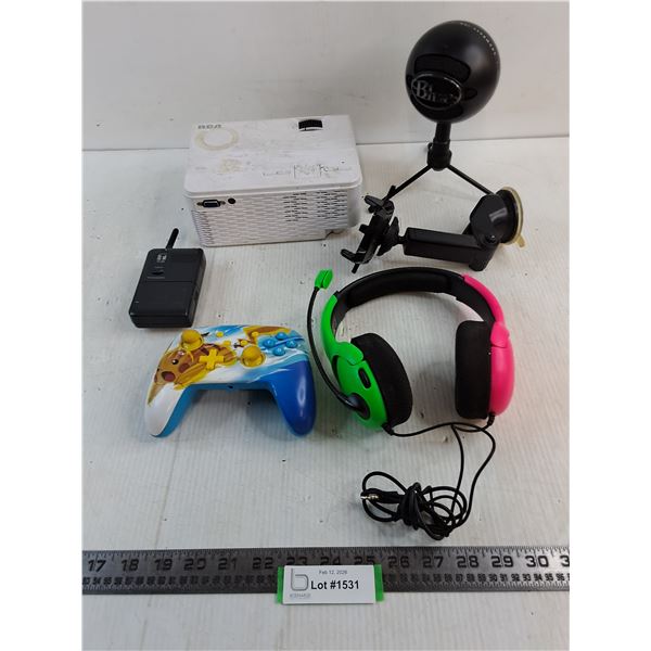 RCA Projector, Snowball Speaker, Toa Mic, Nintendo Switch Controller & Headphone, Dash Mount - As is