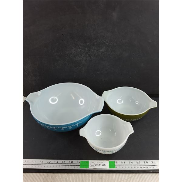 (3)  PYREX Glass Bowls 6", 7 1/2", 10 1/2"