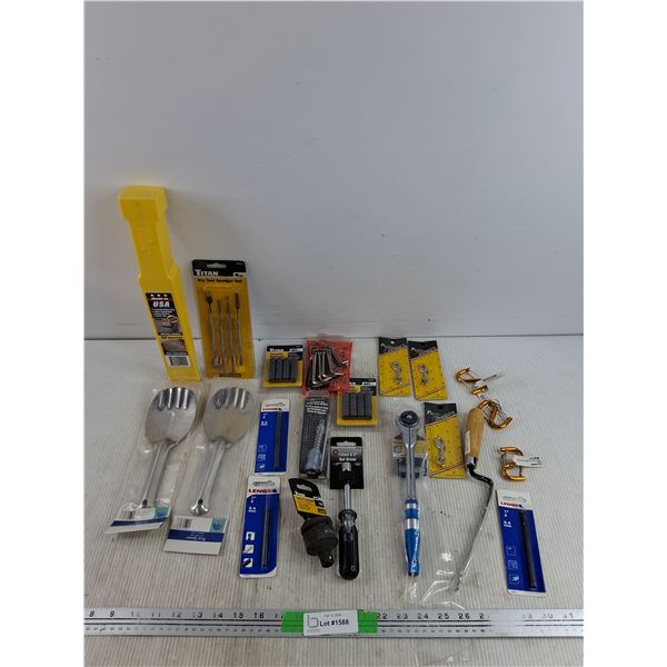 1/4" Drill Bits, Nut Driver, Ratchet Wrench, Double Swivel 5/8"', Hex Key Set, Misc