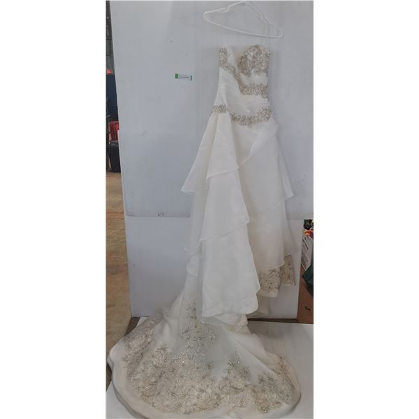 White "Romantic" Wedding Dress Style 9218 Size 8 ( as is)