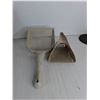 Image 2 : (2) Cat Litter Scoops, (2) Spray Bottles & Dog Leash