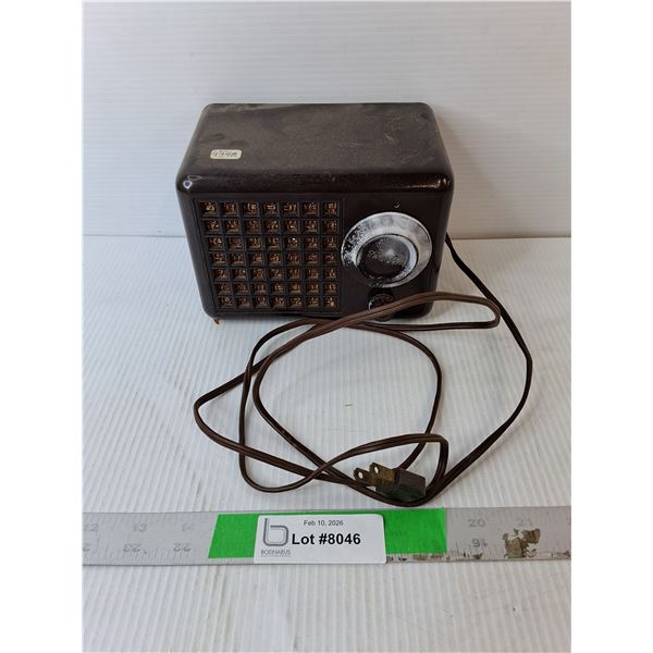 Vintage Travler Radio- As Is
