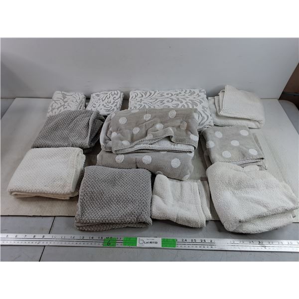 (12) Assorted Towels