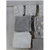 Image 2 : (12) Assorted Towels