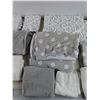 Image 3 : (12) Assorted Towels