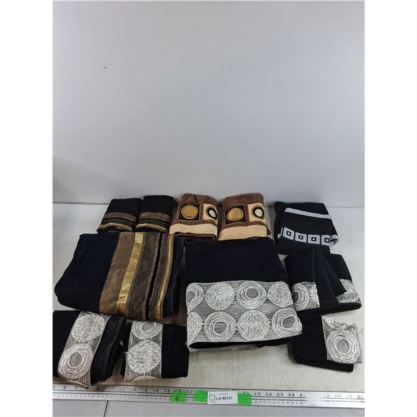 (11) Assorted Towels