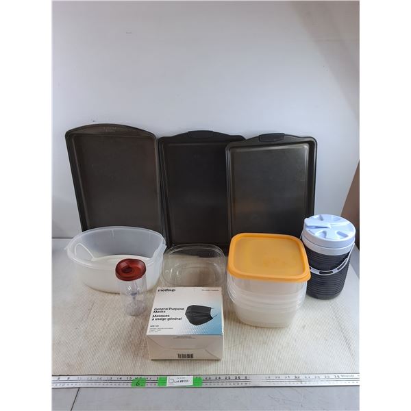 (3) Baking Pans 20" x 12", Plastic Containers w/Lid, Insulated Container, General Purpose Masks