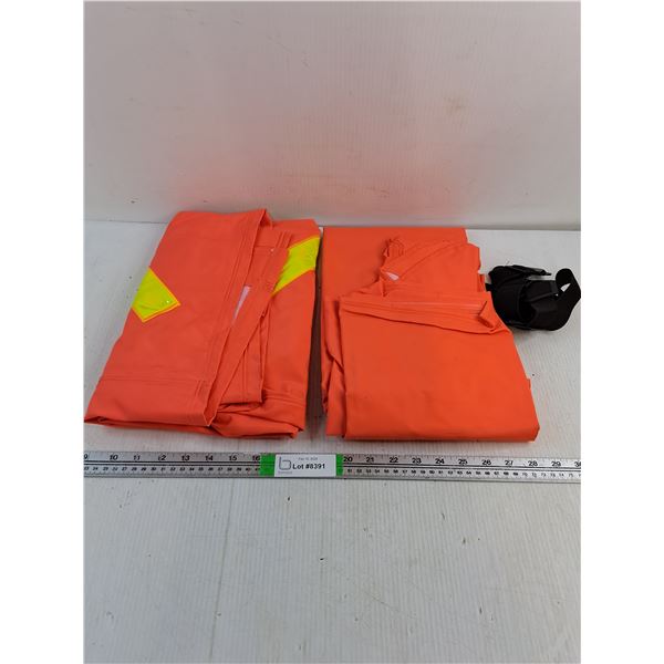 (1) Rain Suit-Size Medium