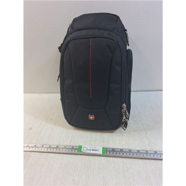 Black SwissGear Camera Back Pack 10"x15