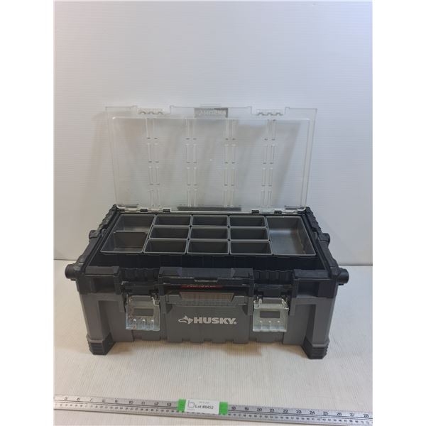 Husky Tool Box Approx 20.5'x11'x9