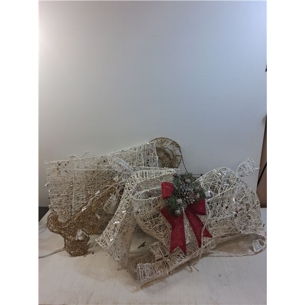 * Canvas 4" Deer and 3" Sleigh With Cool White LED Lights - PICK UP ONLY