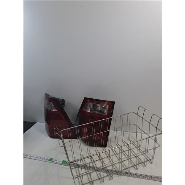 (2) Tail Lights For 2005-2006 Jeep Grand Cherokee, Wire Storage Tote x10.5"19" - PICK UP