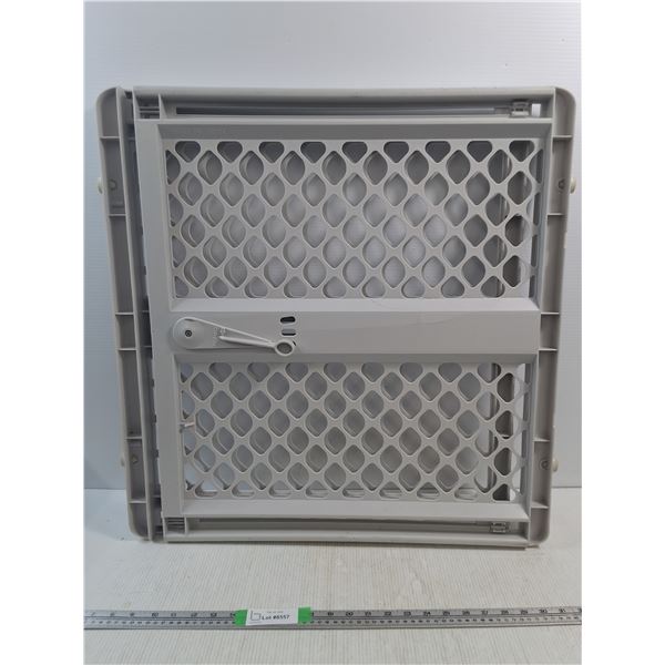 Safety Gate 40.5"x26" - PICK UP ONLY