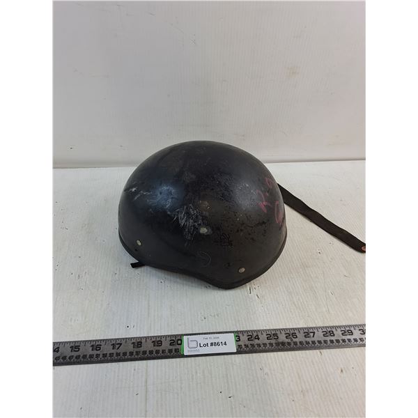 Sigi Helment- Size 8