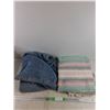 Image 1 : (2) Blankets 70" x 54", 46" x 66"