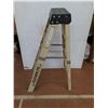 Image 2 : * Featherlite 4' Aluminum Ladder - Pickup Only