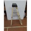 Image 3 : * Featherlite 4' Aluminum Ladder - Pickup Only