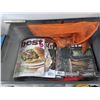 Image 9 : Goo Gone, 12V Extension, Magazines, Plastic Container,  Wallet, Ropes, First Aid Kit
