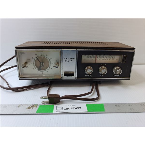 Lloyd's Vintage Radio- Powers On