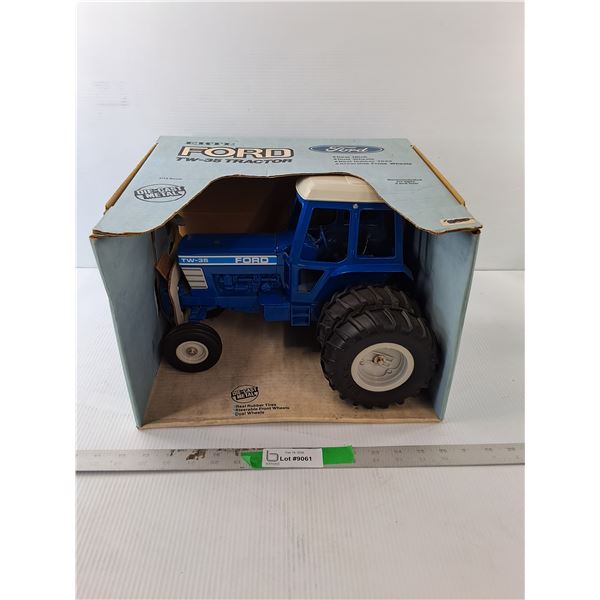 Ertl Ford TW-35 Model Tractor, Appears NIB 1:12 Scale