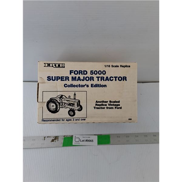 Ford 5000 Super Major Model Tractor 1:16 Scale, Appears NIB