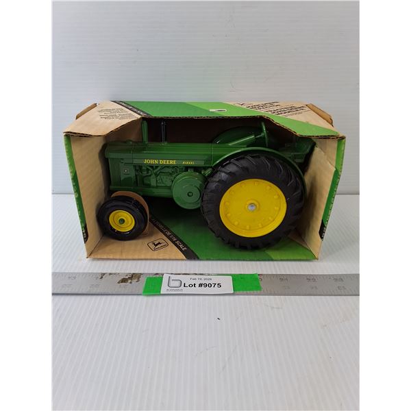 John Deere Model R Tractor 1:16 Scale, NIB