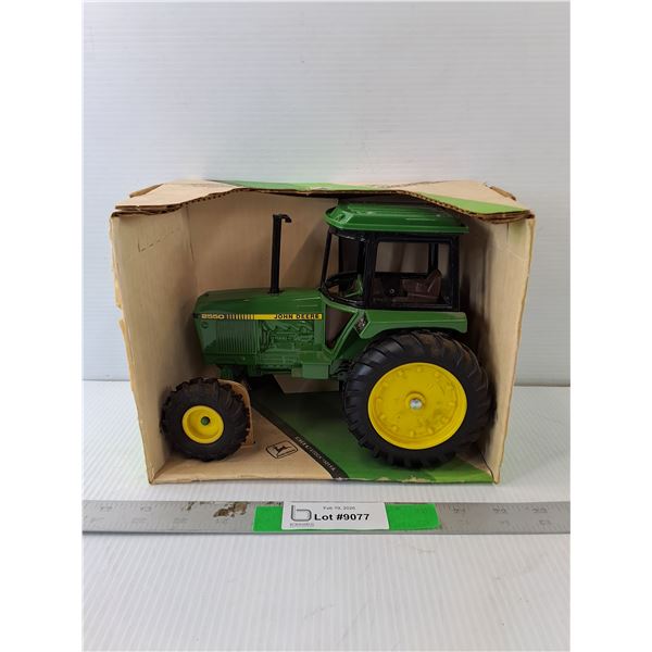 John Deere Model Utility Tractor 1:16 Scale, NIB