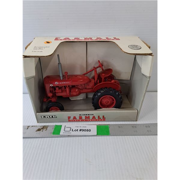 McCormick Farmall Model Super-A Tractor 1:16 Scale, NIB