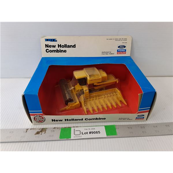 New Holland Model Combine 1:64 Scale, NIB