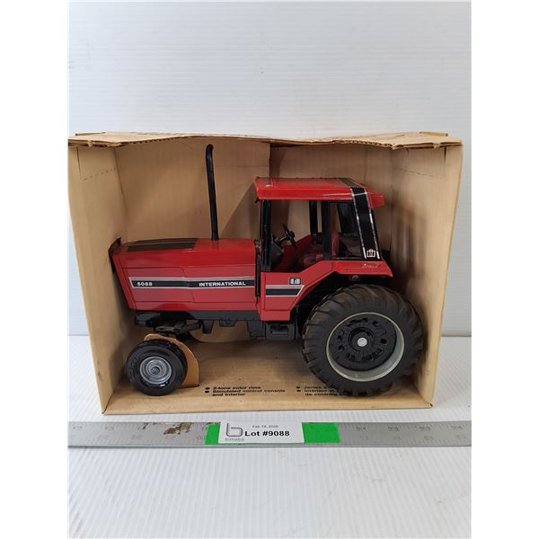 ERTL International Model 5088 Tractor with Cab 1:16 Scale, NIB