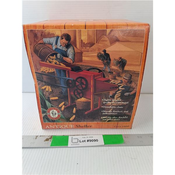 ERTL Antique Sheller 1:8 Scale, Appears NIB
