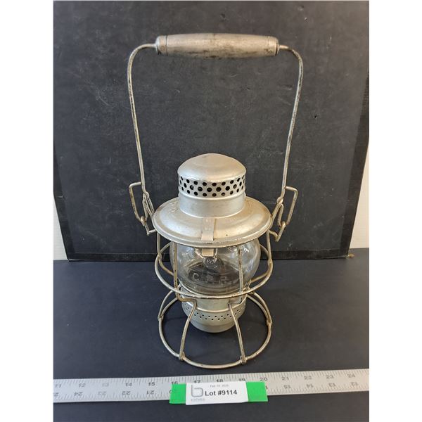 #Vintage Painted CPR Railway Kerosene Lantern w/ Clear Embossed Globe - PICK UP