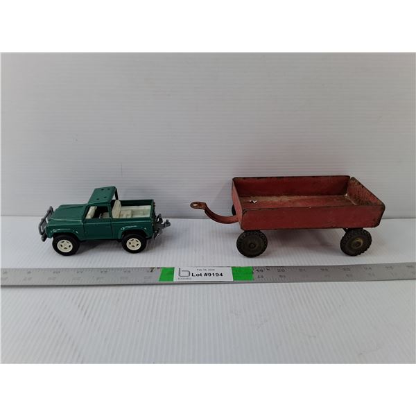 Die Cast Land Rover 1:32 Scale & Vintage Metal Wagon 9.5"