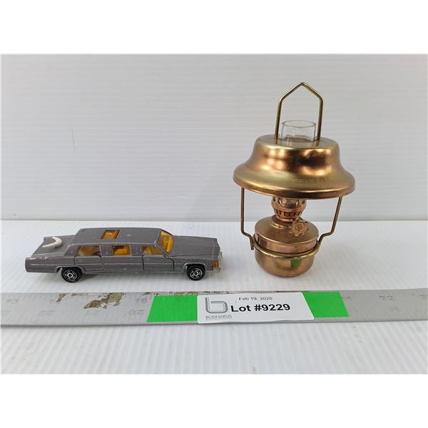 Die Cast Majorette Model Limousine Approx. 1:32 Scale & Brass Style Miniature Oil Lamp
