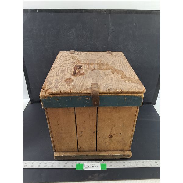 Vintage Wooden Egg Crate w/ Lid, 14.5" x 12" x 13"