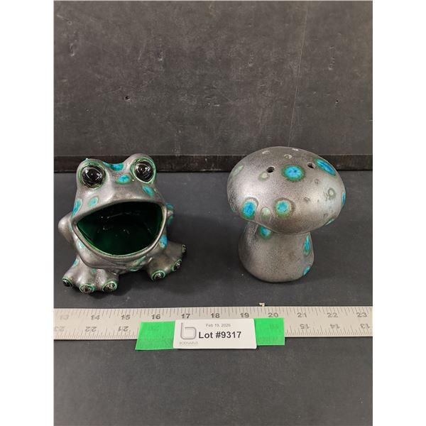 Vintage DMM Ceramic Toad & Mushroom Comet & Sponge Pair