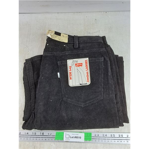 Vintage Levi's Wide Leg Corduroy Pants - Size 36/32