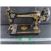 Image 1 : Antique Singer G6098024 Sewing Machine - PICK UP
