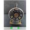 Image 4 : Antique Singer G6098024 Sewing Machine - PICK UP