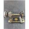 Image 5 : Antique Singer G6098024 Sewing Machine - PICK UP