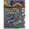 Image 4 : Assorted Antique Sewing Machine Parts