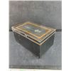 Image 5 : Assorted Vintage Buttons & Metal Box 11" x 6 1/2" x 5"