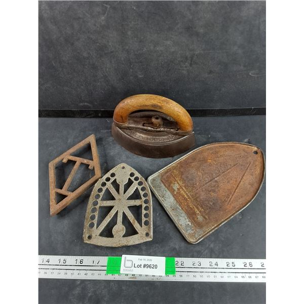 Antique Arwoodyatt & Co, #2 Sad Iron & 3 Trivets