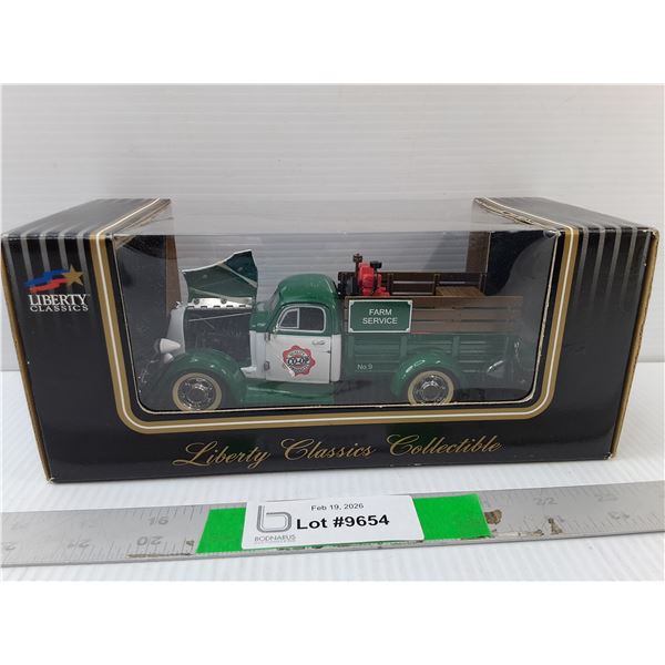 Model Co-op 38 Studebaker Approx. 1:24 Scale, NIB
