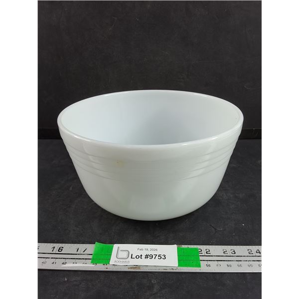 White Pyrex Hamilton Beach Mixing Bowl