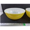 Image 2 : (2) Large Yellow PYREX 10 1/2" Mixing Bowls