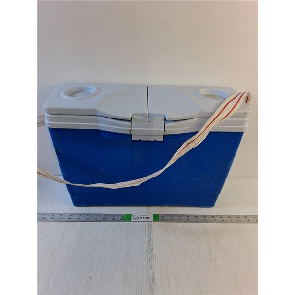 Rubbermaid Cooler - 8" W x 19 1/2" L x 14" T